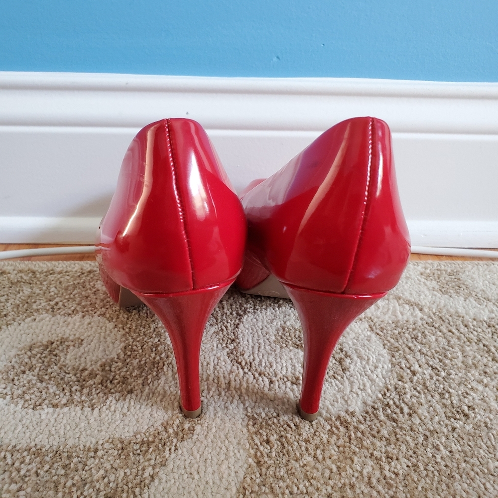 Red heels - Picture 4 of 7